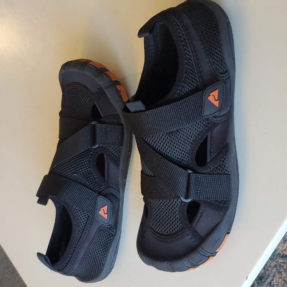 NWOT.  OZARK Trail water hiking shoes. Size 8 mens
